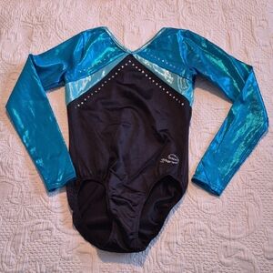 Gymnastic leotard foil top black bottom leotard measures like Adult small no tag